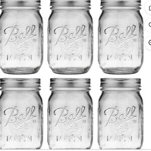 Ball Mason Pint Jars with Lids - 8 Pack